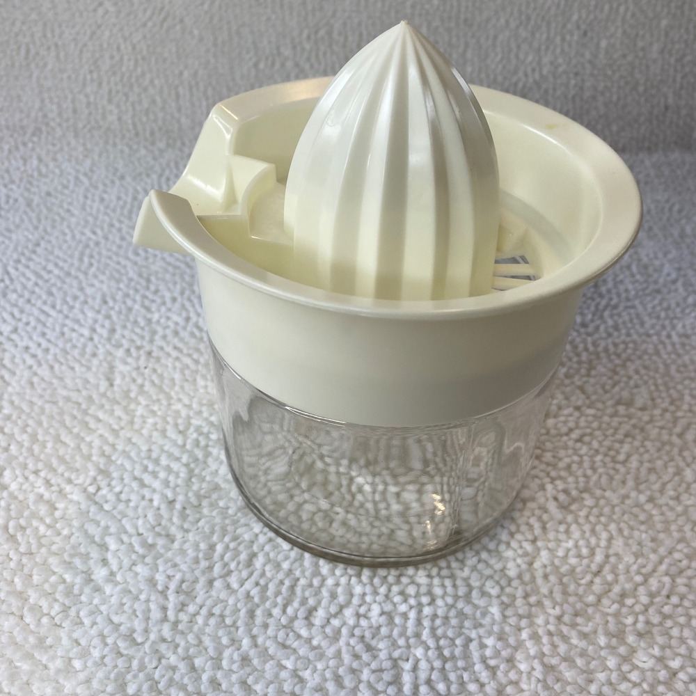 Vintage Manual Citrus Juicer Glass Jar Cream Plastic Reamer Strainer Pour Spout